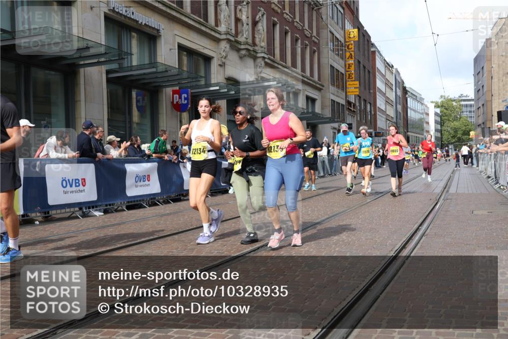 13.09.2026 - 21. swb-Marathon Bremen Strokosch-Dieckow http://msf.ph/oto/10328935 13.09.2026 11:02:05 Ziel 10153, 10154, 10173, 10273, 10274, 10278, 10331, 10338, 10439, 10636, 10738, 10885, 10915, 10943, 11137, 11249, 11505, 11508, 11526, 11554, 11576, 11811, 11853, 11886, 11890, 11945, 12042, 12094, 12134, 12135, 12169, 12252, 12437, 12489, 10257, 10409, 10444, 10473, 10500, 10617, 10803, 10817, 10924, 11115, 11268, 11369, 11412, 11413, 11436, 11479, 11486, 11811, 11859, 12016, 12095, 12145, 12360, 12379, 12412, 12437, 12466, 12506 meine-sportfotos.de