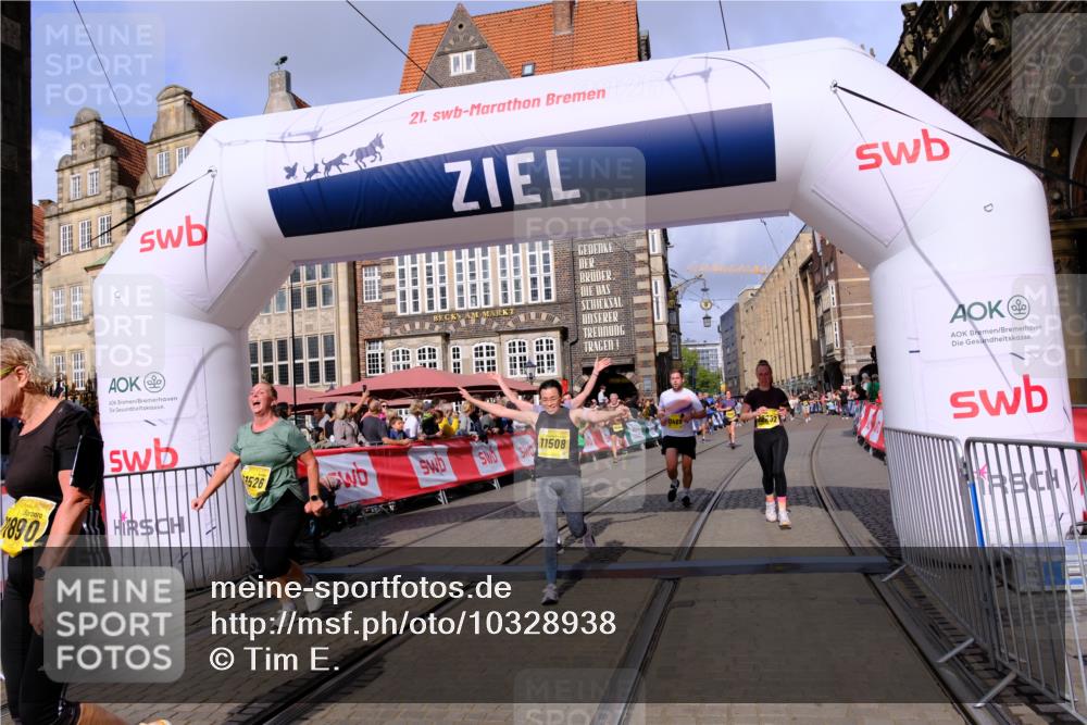 13.09.2026 - 21. swb-Marathon Bremen Tim E. http://msf.ph/oto/10328938 13.09.2026 11:02:48 Ziel 10153, 10154, 10273, 10274, 10278, 10338, 10738, 10885, 11137, 11261, 11505, 11508, 11526, 11554, 11662, 11853, 11890, 11945, 12154, 12169, 12252, 12429, 12489 meine-sportfotos.de