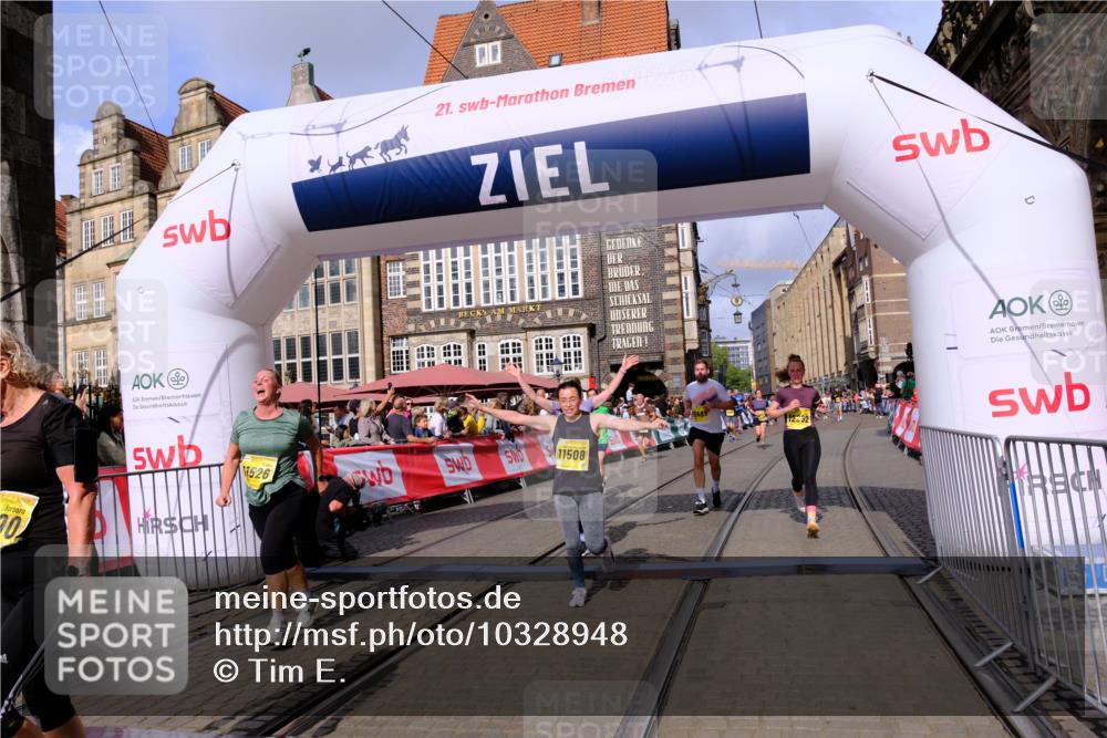 13.09.2026 - 21. swb-Marathon Bremen Tim E. http://msf.ph/oto/10328948 13.09.2026 11:02:48 Ziel 10153, 10154, 10273, 10274, 10278, 10338, 10738, 10885, 11137, 11261, 11505, 11508, 11526, 11554, 11662, 11853, 11890, 11945, 12154, 12169, 12252, 12429, 12489 meine-sportfotos.de