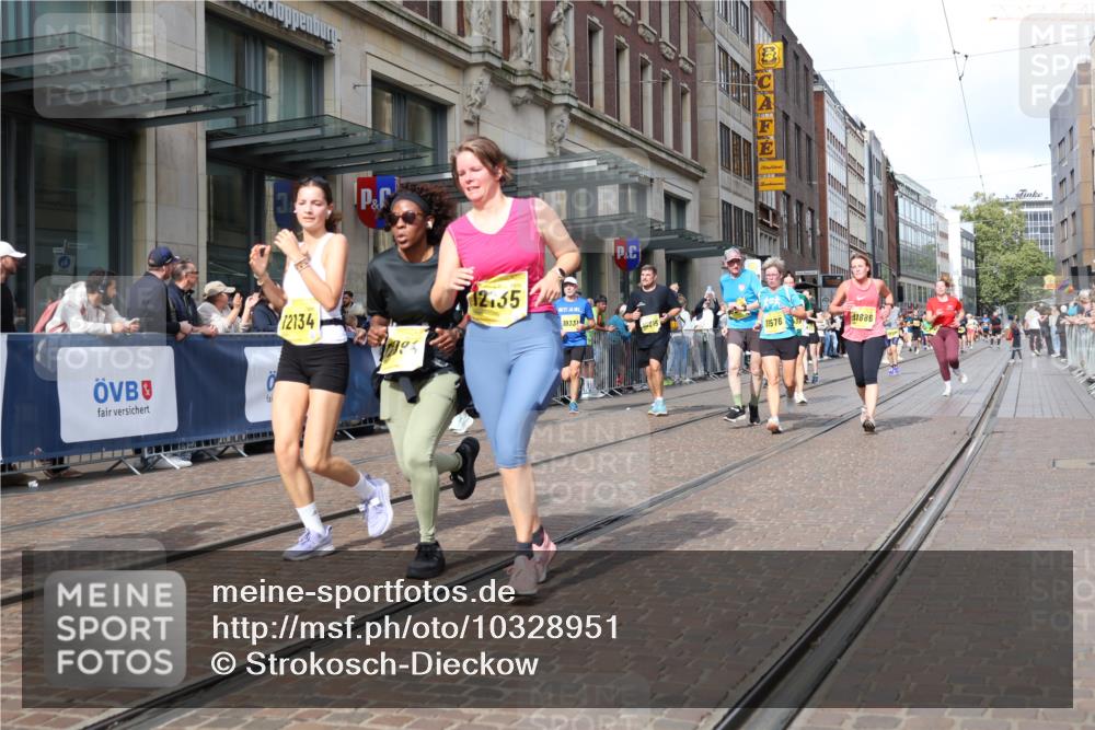 13.09.2026 - 21. swb-Marathon Bremen Strokosch-Dieckow http://msf.ph/oto/10328951 13.09.2026 11:02:06 Ziel 10153, 10154, 10173, 10273, 10274, 10278, 10331, 10338, 10439, 10636, 10738, 10885, 10915, 10943, 11137, 11249, 11505, 11508, 11526, 11554, 11576, 11853, 11886, 11890, 11945, 12042, 12094, 12134, 12135, 12169, 12252, 12489, 10257, 10409, 10444, 10473, 10500, 10617, 10636, 10803, 10817, 10924, 11115, 11268, 11369, 11412, 11413, 11436, 11479, 11811, 11859, 12016, 12095, 12145, 12360, 12379, 12412, 12437, 12466, 12506 meine-sportfotos.de