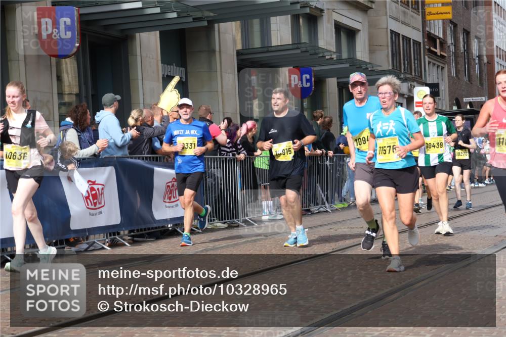 13.09.2026 - 21. swb-Marathon Bremen Strokosch-Dieckow http://msf.ph/oto/10328965 13.09.2026 11:02:06 Ziel 10153, 10154, 10173, 10273, 10274, 10278, 10331, 10338, 10439, 10636, 10738, 10885, 10915, 10943, 11137, 11249, 11505, 11508, 11526, 11554, 11576, 11853, 11886, 11890, 11945, 12042, 12094, 12134, 12135, 12169, 12252, 12489, 10257, 10409, 10444, 10473, 10500, 10617, 10636, 10803, 10817, 10924, 11115, 11268, 11369, 11412, 11413, 11436, 11479, 11811, 11859, 12016, 12095, 12145, 12360, 12379, 12412, 12437, 12466, 12506 meine-sportfotos.de