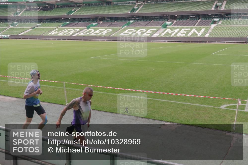 13.09.2026 - 21. swb-Marathon Bremen Michael Burmester http://msf.ph/oto/10328969 13.09.2026 12:59:24 Laufen im Stadion 135, 141, 148, 191, 226, 232, 260, 342, 511, 672, 745, 789, 790, 972, 1080, 1119, 1166, 1209, 1281, 1368, 1493, 1494, 1516, 1642, 1647, 1931, 1933, 1935, 2088, 2210, 2289, 2343, 2367, 2397, 2425, 2481, 2517, 2570, 2577, 2686, 2771, 2806, 2807, 2827, 2885, 2899, 2914, 2953, 2961, 2979, 3015, 3021, 3076, 3098, 3105, 3120, 3124, 3138, 3148, 3186, 3190, 3233, 3273, 3338, 3435, 3516, 3531, 3534, 3560, 3652, 3655, 3695, 3855, 3861, 3930, 3933, 3934, 4120, 205 meine-sportfotos.de