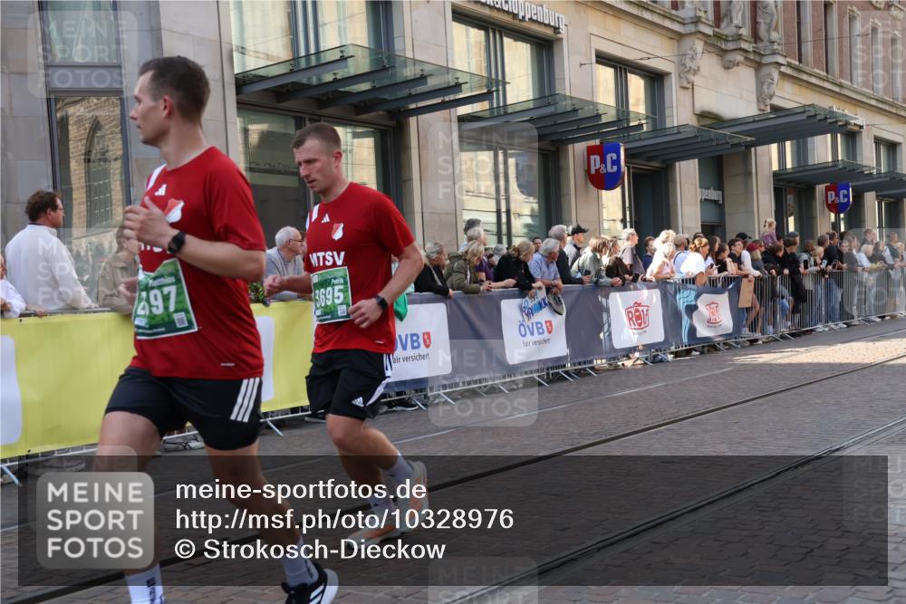 13.09.2026 - 21. swb-Marathon Bremen Strokosch-Dieckow http://msf.ph/oto/10328976 13.09.2026 13:21:25 Ziel 572, 1130, 1209, 1254, 2088, 2397, 2570, 3290, 3338, 3435, 3655, 3695, 3774, 3930, 3934, 4581, 4735, 5542, 6865, 6976, 7098, 7176, 8184, 8270, 8384, 8438, 8730, 8947, 9048, 9059, 9421, 10120, 13145, 226, 2904, 2979, 3120, 3202, 3450, 3534, 4165, 4234, 4362, 4445, 4484, 4519, 4734, 6357, 6862, 8184, 8323, 8408, 8730, 8791, 8923, 9267, 9268, 9514, 9722, 9900 meine-sportfotos.de