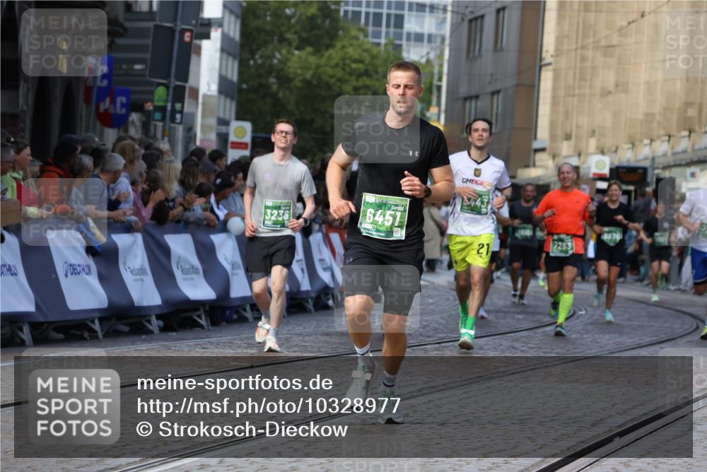 13.09.2026 - 21. swb-Marathon Bremen Strokosch-Dieckow http://msf.ph/oto/10328977 13.09.2026 13:13:45 Ziel 280, 779, 2130, 2360, 2401, 2882, 2962, 3566, 6038, 6394, 6407, 7493, 8197, 8477, 8568, 8840, 8963, 9442, 524, 670, 683, 1704, 1707, 1937, 2422, 3236, 5443, 6451, 7210, 7283, 9426, 9635 meine-sportfotos.de