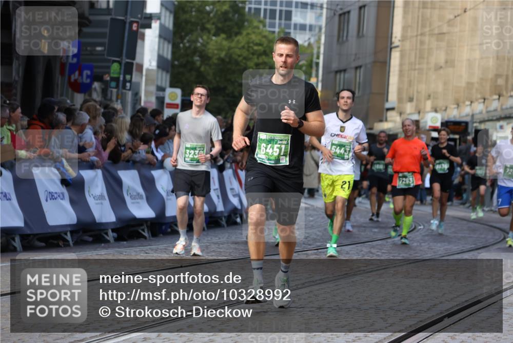 13.09.2026 - 21. swb-Marathon Bremen Strokosch-Dieckow http://msf.ph/oto/10328992 13.09.2026 13:13:45 Ziel 280, 779, 2130, 2360, 2401, 2882, 2962, 3566, 6038, 6394, 6407, 7493, 8197, 8477, 8568, 8840, 8963, 9442, 524, 670, 683, 1704, 1707, 1937, 2422, 3236, 5443, 6451, 7210, 7283, 9426, 9635 meine-sportfotos.de