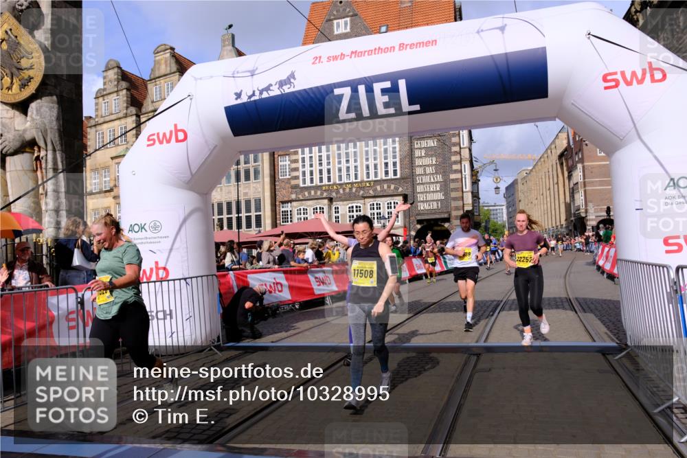 13.09.2026 - 21. swb-Marathon Bremen Tim E. http://msf.ph/oto/10328995 13.09.2026 11:02:49 Ziel 10153, 10154, 10273, 10274, 10278, 10338, 10738, 10885, 11137, 11261, 11505, 11508, 11526, 11554, 11662, 11890, 11945, 12154, 12169, 12252, 12429, 12489 meine-sportfotos.de