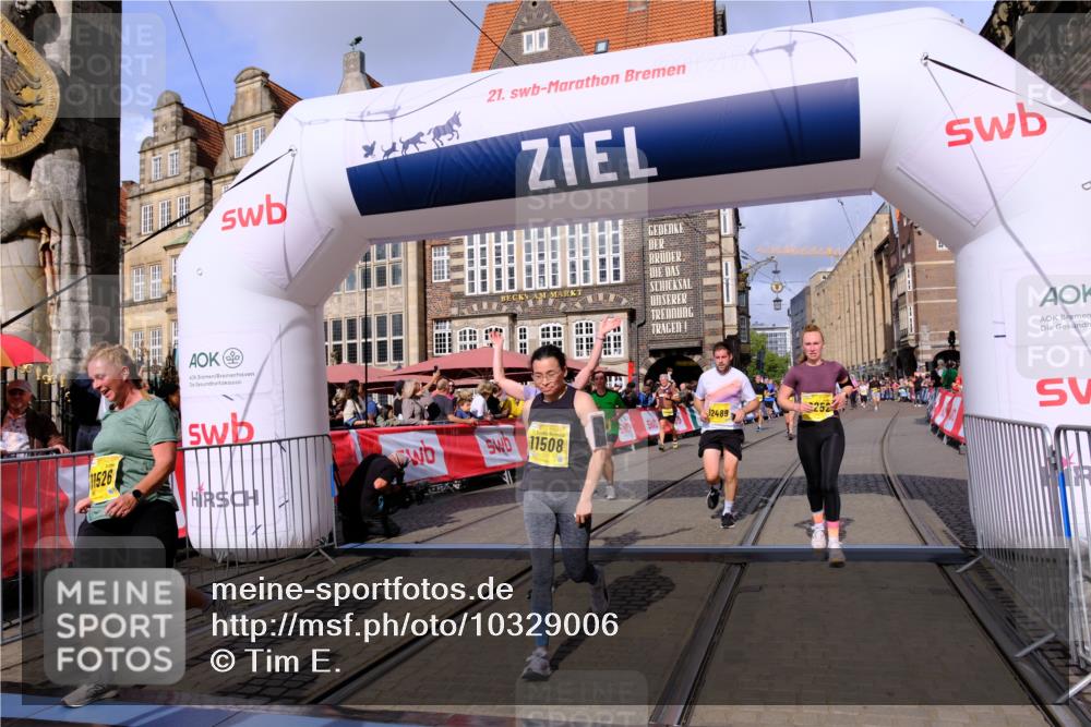 13.09.2026 - 21. swb-Marathon Bremen Tim E. http://msf.ph/oto/10329006 13.09.2026 11:02:49 Ziel 10153, 10154, 10273, 10274, 10278, 10338, 10738, 10885, 11137, 11261, 11505, 11508, 11526, 11554, 11662, 11890, 11945, 12154, 12169, 12252, 12429, 12489 meine-sportfotos.de