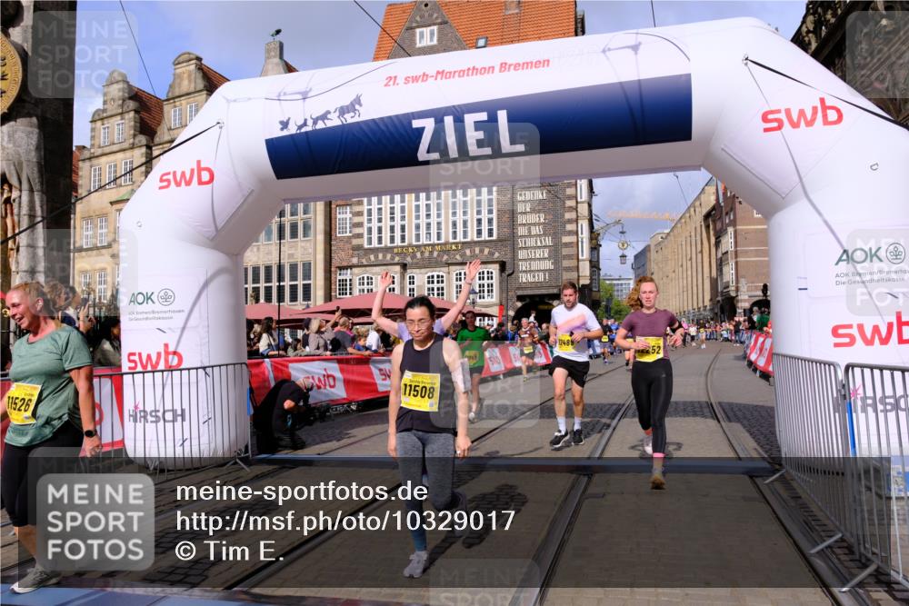 13.09.2026 - 21. swb-Marathon Bremen Tim E. http://msf.ph/oto/10329017 13.09.2026 11:02:49 Ziel 10153, 10154, 10273, 10274, 10278, 10338, 10738, 10885, 11137, 11261, 11505, 11508, 11526, 11554, 11662, 11890, 11945, 12154, 12169, 12252, 12429, 12489 meine-sportfotos.de
