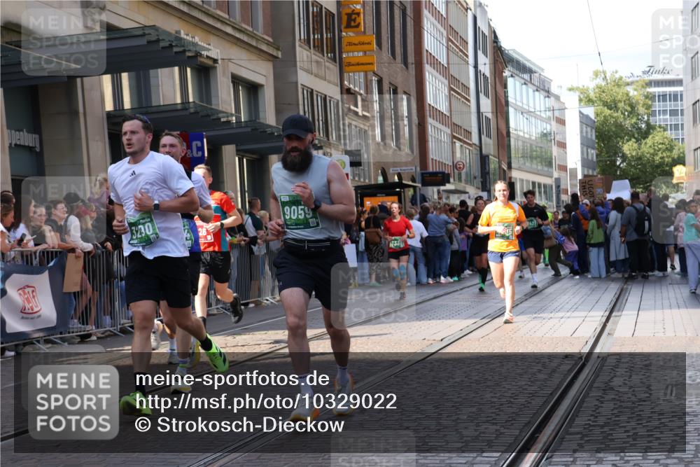 13.09.2026 - 21. swb-Marathon Bremen Strokosch-Dieckow http://msf.ph/oto/10329022 13.09.2026 13:21:28 Ziel 141, 572, 1130, 1209, 1254, 2088, 2397, 2570, 3290, 3338, 3435, 3695, 3774, 3930, 3934, 4581, 4735, 5193, 5542, 6865, 6976, 7098, 7176, 8384, 8438, 8947, 9048, 9059, 9421, 10120, 13145, 226, 2904, 2979, 3120, 3202, 3534, 3655, 4165, 4234, 4445, 4484, 4519, 4734, 6357, 6862, 8184, 8270, 8323, 8408, 8730, 8791, 8923, 9048, 9267, 9268, 9514, 9722, 9900 meine-sportfotos.de