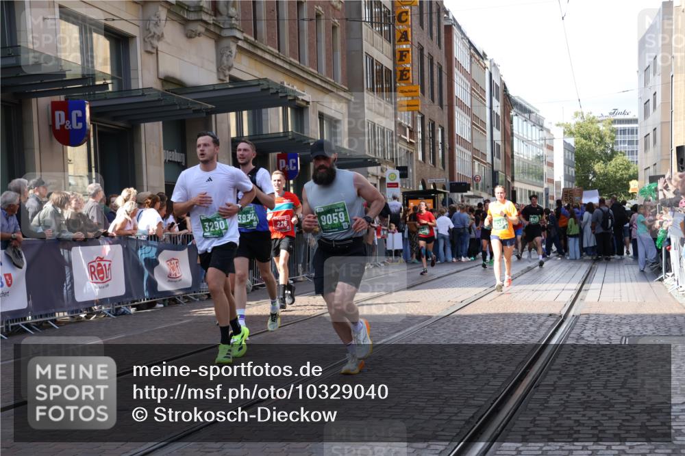 13.09.2026 - 21. swb-Marathon Bremen Strokosch-Dieckow http://msf.ph/oto/10329040 13.09.2026 13:21:28 Ziel 141, 572, 1130, 1209, 1254, 2088, 2397, 2570, 3290, 3338, 3435, 3695, 3774, 3930, 3934, 4581, 4735, 5193, 5542, 6865, 6976, 7098, 7176, 8384, 8438, 8947, 9048, 9059, 9421, 10120, 13145, 226, 2904, 2979, 3120, 3202, 3534, 3655, 4165, 4234, 4445, 4484, 4519, 4734, 6357, 6862, 8184, 8270, 8323, 8408, 8730, 8791, 8923, 9048, 9267, 9268, 9514, 9722, 9900 meine-sportfotos.de