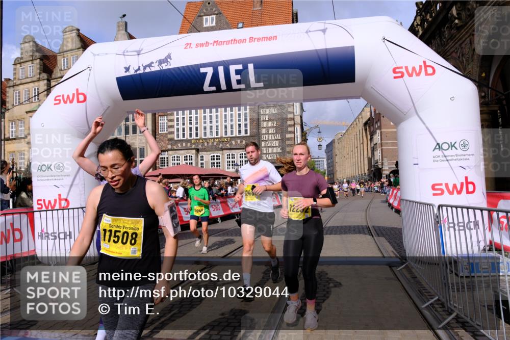 13.09.2026 - 21. swb-Marathon Bremen Tim E. http://msf.ph/oto/10329044 13.09.2026 11:02:50 Ziel 10154, 10273, 10274, 10278, 10338, 10738, 10885, 11137, 11261, 11505, 11508, 11526, 11554, 11662, 11890, 11945, 12154, 12169, 12252, 12429, 12451, 12489 meine-sportfotos.de