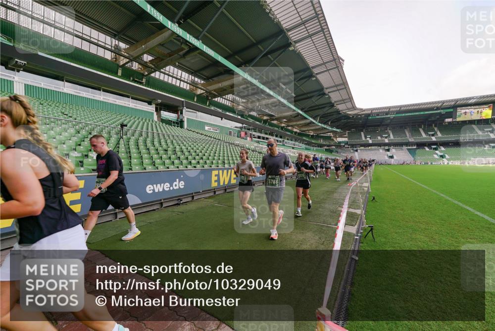 13.09.2026 - 21. swb-Marathon Bremen Michael Burmester http://msf.ph/oto/10329049 13.09.2026 13:35:28 Laufen im Stadion 170, 193, 368, 462, 491, 496, 657, 679, 709, 916, 1015, 1026, 1280, 1321, 1396, 1432, 1553, 1560, 1607, 1703, 1726, 1772, 1784, 1934, 1965, 1974, 1977, 1992, 2335, 2338, 2451, 2578, 2650, 2688, 2789, 2791, 2894, 2933, 3090, 3161, 3169, 3179, 3191, 3345, 3406, 3463, 3472, 3498, 3547, 3555, 3573, 3588, 3660, 3708, 3709, 3720, 3801, 3904, 3914, 4014, 4145, 4200, 4290, 4500, 4546, 4561, 4880, 4967, 5000, 5151, 5332, 5818 meine-sportfotos.de