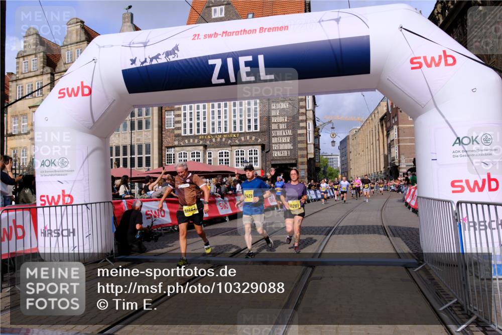 13.09.2026 - 21. swb-Marathon Bremen Tim E. http://msf.ph/oto/10329088 13.09.2026 11:02:54 Ziel 10190, 10945, 10985, 11096, 11137, 11261, 11508, 11526, 11554, 11662, 11701, 11776, 11890, 11945, 12154, 12169, 12252, 12429, 12451, 12489 meine-sportfotos.de