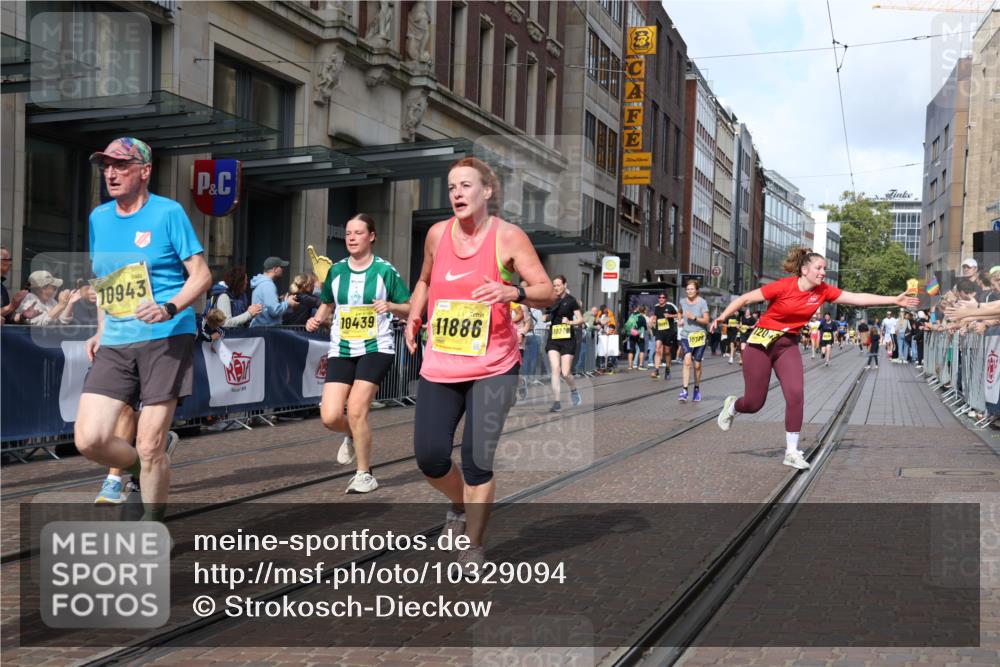 13.09.2026 - 21. swb-Marathon Bremen Strokosch-Dieckow http://msf.ph/oto/10329094 13.09.2026 11:02:09 Ziel 10153, 10154, 10173, 10273, 10274, 10278, 10331, 10338, 10439, 10738, 10885, 10915, 10943, 11137, 11249, 11261, 11505, 11508, 11526, 11554, 11662, 11853, 11886, 11890, 11945, 12042, 12169, 12252, 12429, 12489, 10257, 10409, 10439, 10444, 10473, 10500, 10617, 10636, 10803, 10817, 10924, 11115, 11249, 11268, 11369, 11412, 11413, 11436, 11576, 11811, 11859, 12016, 12042, 12094, 12095, 12134, 12135, 12145, 12360, 12379, 12412, 12437, 12466, 12506 meine-sportfotos.de