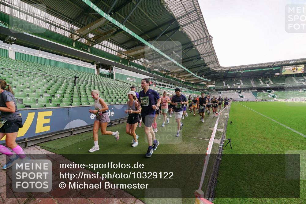 13.09.2026 - 21. swb-Marathon Bremen Michael Burmester http://msf.ph/oto/10329122 13.09.2026 13:35:33 Laufen im Stadion 170, 193, 368, 462, 491, 496, 657, 679, 709, 916, 1015, 1026, 1280, 1321, 1396, 1432, 1553, 1560, 1607, 1703, 1726, 1772, 1784, 1887, 1934, 1965, 1974, 1977, 1992, 2335, 2338, 2451, 2578, 2650, 2688, 2789, 2791, 2894, 2933, 3090, 3161, 3169, 3178, 3179, 3191, 3406, 3463, 3472, 3498, 3547, 3555, 3573, 3588, 3660, 3708, 3709, 3720, 3801, 3904, 3914, 4014, 4145, 4200, 4290, 4464, 4500, 4546, 4561, 4880, 4967, 5000, 5034, 5151, 5332, 5818 meine-sportfotos.de