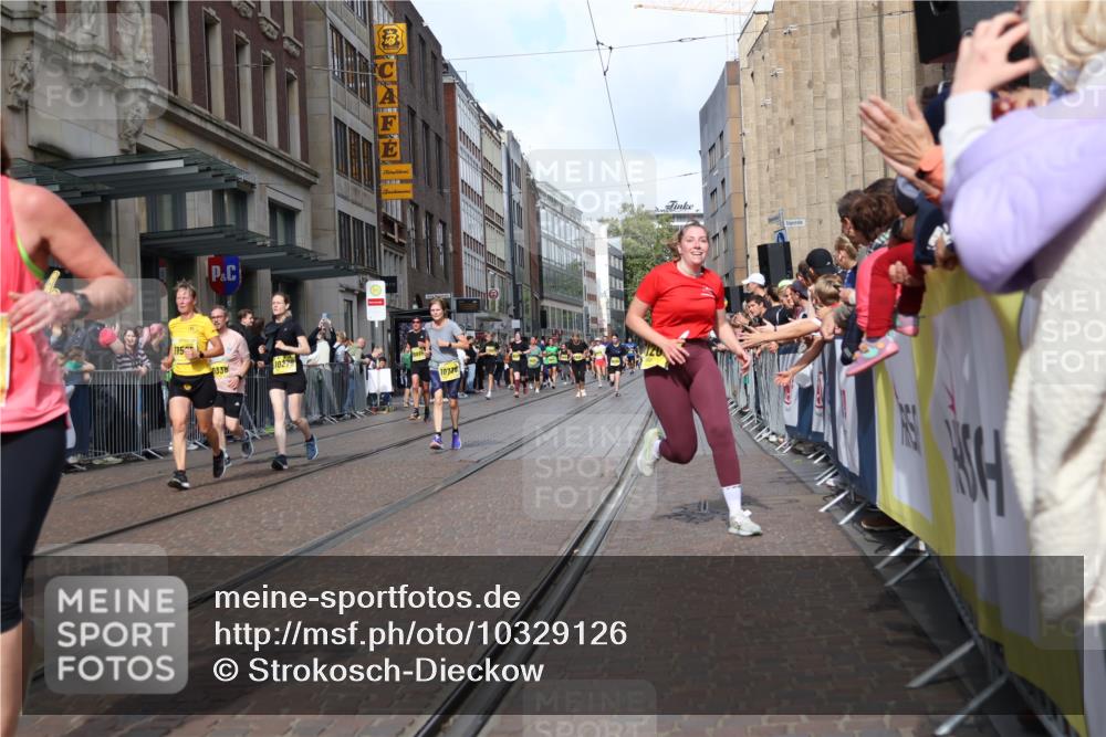 13.09.2026 - 21. swb-Marathon Bremen Strokosch-Dieckow http://msf.ph/oto/10329126 13.09.2026 11:02:09 Ziel 10153, 10154, 10173, 10273, 10274, 10278, 10331, 10338, 10439, 10738, 10885, 10915, 10943, 11137, 11249, 11261, 11505, 11508, 11526, 11554, 11662, 11853, 11886, 11890, 11945, 12042, 12169, 12252, 12429, 12489, 10257, 10409, 10439, 10444, 10473, 10500, 10617, 10636, 10803, 10817, 10924, 11115, 11249, 11268, 11369, 11412, 11413, 11436, 11576, 11811, 11859, 12016, 12042, 12094, 12095, 12134, 12135, 12145, 12360, 12379, 12412, 12437, 12466, 12506 meine-sportfotos.de