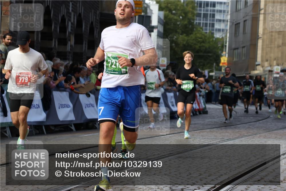 13.09.2026 - 21. swb-Marathon Bremen Strokosch-Dieckow http://msf.ph/oto/10329139 13.09.2026 13:13:51 Ziel 779, 2130, 2360, 2401, 2767, 2882, 6407, 7493, 8477, 8568, 8840, 8963, 9442, 13099, 670, 1433, 1613, 2701, 2824, 3236, 5593, 5610, 6145, 7283, 7435, 7963, 8118, 8886, 9426, 9635, 10105 meine-sportfotos.de