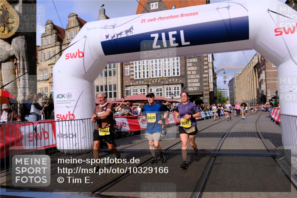 13.09.2026 - 21. swb-Marathon Bremen Tim E. http://msf.ph/oto/10329166 13.09.2026 11:02:54 Ziel 10190, 10945, 10985, 11096, 11137, 11261, 11508, 11526, 11554, 11662, 11701, 11776, 11890, 11945, 12154, 12169, 12252, 12429, 12451, 12489 meine-sportfotos.de
