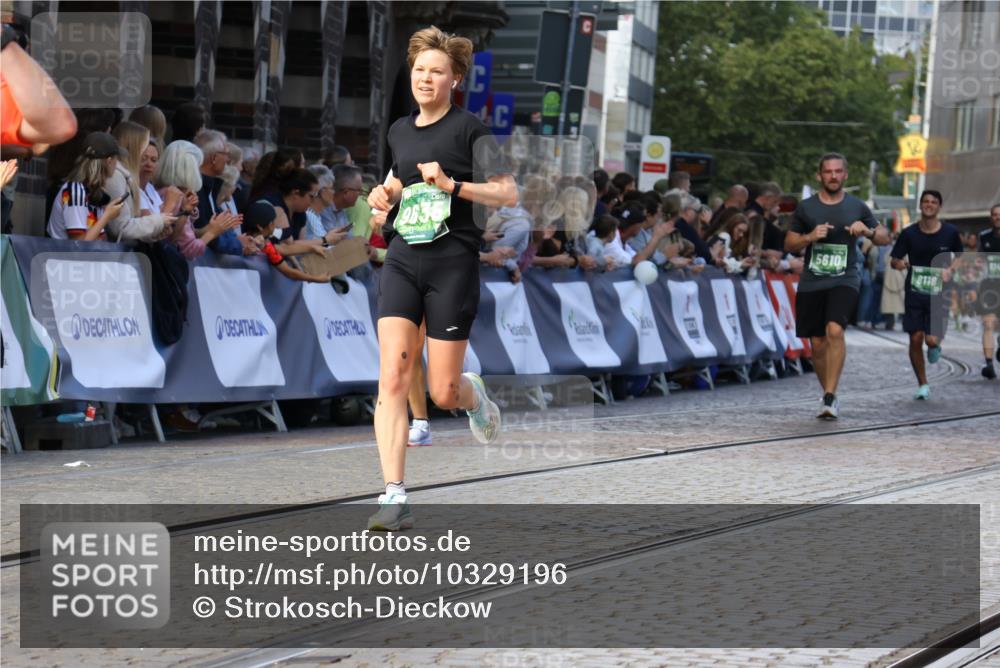 13.09.2026 - 21. swb-Marathon Bremen Strokosch-Dieckow http://msf.ph/oto/10329196 13.09.2026 13:13:53 Ziel 779, 2360, 2401, 2767, 2882, 3413, 6407, 7493, 8477, 8568, 8840, 8963, 9442, 13099, 670, 1433, 1613, 2701, 2824, 5593, 5610, 6145, 7029, 7435, 7963, 8118, 8886, 9426, 9635, 10105 meine-sportfotos.de