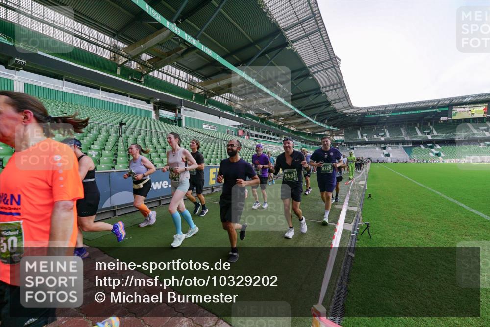 13.09.2026 - 21. swb-Marathon Bremen Michael Burmester http://msf.ph/oto/10329202 13.09.2026 13:35:40 Laufen im Stadion 170, 193, 368, 462, 491, 496, 657, 679, 1015, 1026, 1280, 1321, 1396, 1432, 1553, 1560, 1607, 1726, 1772, 1784, 1887, 1934, 1965, 1974, 1977, 1992, 2335, 2338, 2451, 2578, 2650, 2688, 2789, 2791, 2894, 2933, 3090, 3161, 3169, 3178, 3179, 3191, 3406, 3463, 3472, 3498, 3547, 3555, 3570, 3573, 3588, 3640, 3660, 3708, 3709, 3720, 3801, 3839, 3904, 3914, 3985, 4014, 4145, 4200, 4290, 4464, 4500, 4546, 4561, 4880, 4967, 5000, 5034, 5151, 5332, 5461, 5818 meine-sportfotos.de