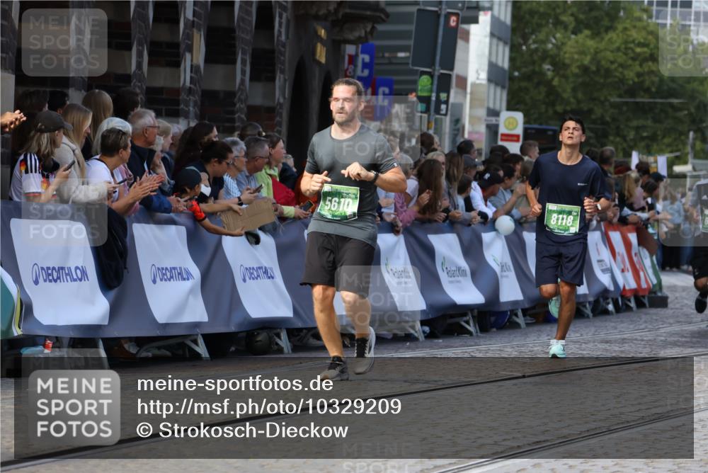 13.09.2026 - 21. swb-Marathon Bremen Strokosch-Dieckow http://msf.ph/oto/10329209 13.09.2026 13:13:56 Ziel 779, 2360, 2401, 2767, 2882, 3413, 6407, 7493, 7707, 8477, 8568, 8840, 8963, 9442, 9884, 13099, 235, 1433, 1613, 2701, 2824, 5593, 5610, 6145, 7029, 7435, 7963, 8118, 8886, 9426, 10105 meine-sportfotos.de