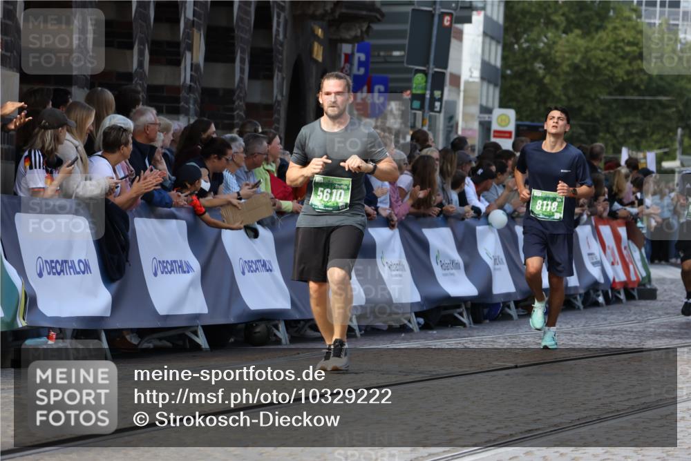 13.09.2026 - 21. swb-Marathon Bremen Strokosch-Dieckow http://msf.ph/oto/10329222 13.09.2026 13:13:56 Ziel 779, 2360, 2401, 2767, 2882, 3413, 6407, 7493, 7707, 8477, 8568, 8840, 8963, 9442, 9884, 13099, 235, 1433, 1613, 2701, 2824, 5593, 5610, 6145, 7029, 7435, 7963, 8118, 8886, 9426, 10105 meine-sportfotos.de