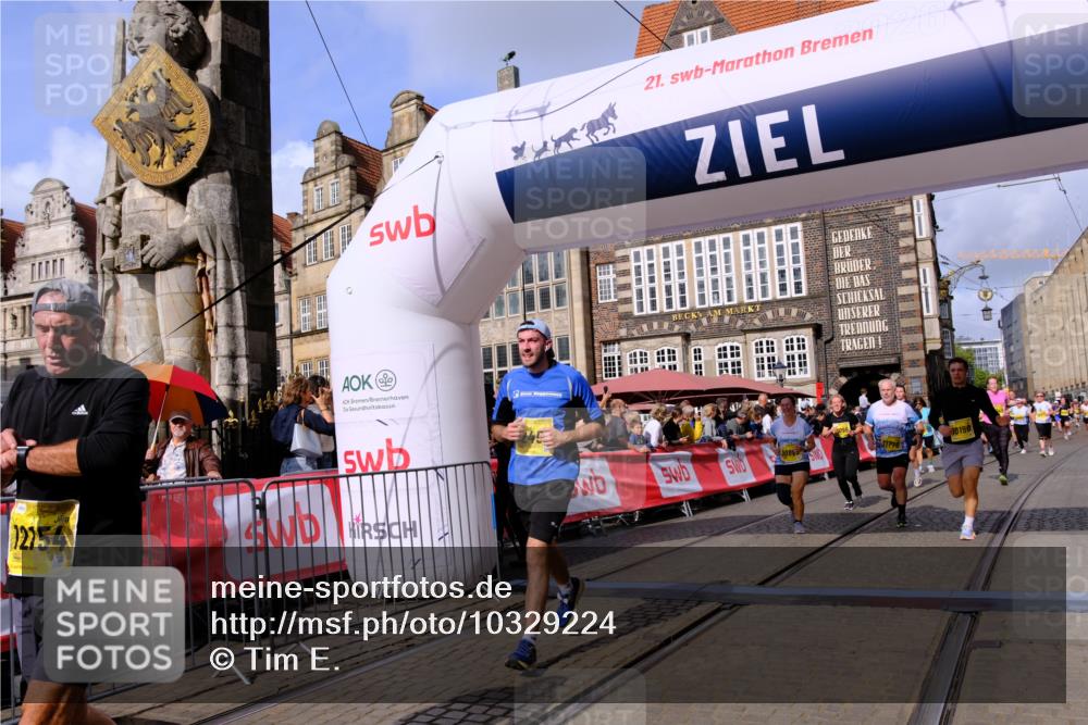13.09.2026 - 21. swb-Marathon Bremen Tim E. http://msf.ph/oto/10329224 13.09.2026 11:02:59 Ziel 10190, 10296, 10633, 10783, 10945, 10954, 10955, 10985, 11096, 11107, 11261, 11508, 11526, 11554, 11564, 11662, 11701, 11719, 11730, 11776, 11945, 12071, 12154, 12247, 12252, 12429, 12451, 12489 meine-sportfotos.de