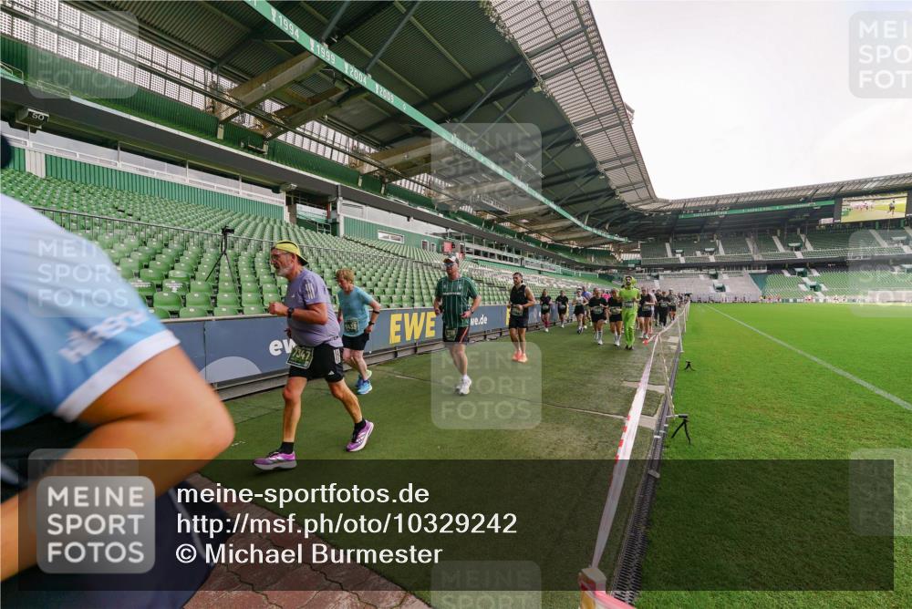 13.09.2026 - 21. swb-Marathon Bremen Michael Burmester http://msf.ph/oto/10329242 13.09.2026 13:35:43 Laufen im Stadion 170, 193, 368, 462, 491, 496, 657, 1015, 1026, 1280, 1321, 1396, 1432, 1553, 1560, 1607, 1726, 1772, 1784, 1887, 1934, 1965, 1974, 1977, 1992, 2335, 2338, 2578, 2650, 2688, 2789, 2791, 2894, 2933, 3090, 3161, 3169, 3178, 3179, 3191, 3406, 3408, 3463, 3472, 3498, 3547, 3555, 3570, 3573, 3588, 3640, 3660, 3708, 3709, 3720, 3801, 3839, 3904, 3914, 3985, 4014, 4145, 4200, 4290, 4464, 4500, 4546, 4561, 4880, 4967, 5000, 5034, 5151, 5332, 5461, 5818 meine-sportfotos.de