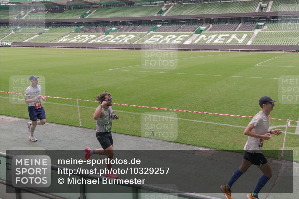 13.09.2026 - 21. swb-Marathon Bremen Michael Burmester http://msf.ph/oto/10329257 13.09.2026 12:59:52 Laufen im Stadion 135, 148, 191, 226, 232, 260, 342, 651, 745, 972, 1080, 1166, 1209, 1368, 1493, 1494, 1516, 1650, 1861, 1935, 1963, 2088, 2210, 2289, 2293, 2306, 2322, 2367, 2427, 2481, 2517, 2570, 2577, 2686, 2700, 2708, 2771, 2806, 2807, 2827, 2885, 2899, 2906, 2914, 2953, 2961, 2979, 3015, 3021, 3076, 3098, 3105, 3120, 3124, 3145, 3168, 3173, 3190, 3233, 3273, 3354, 3435, 3480, 3516, 3531, 3652, 3729, 3774, 3855, 3856, 3861, 3930, 3934 meine-sportfotos.de