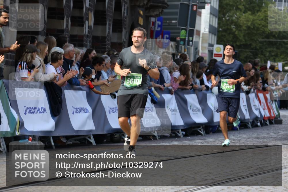 13.09.2026 - 21. swb-Marathon Bremen Strokosch-Dieckow http://msf.ph/oto/10329274 13.09.2026 13:13:56 Ziel 779, 2360, 2401, 2767, 2882, 3413, 6407, 7493, 7707, 8477, 8568, 8840, 8963, 9442, 9884, 13099, 235, 1433, 1613, 2701, 2824, 5593, 5610, 6145, 7029, 7435, 7963, 8118, 8886, 9426, 10105 meine-sportfotos.de