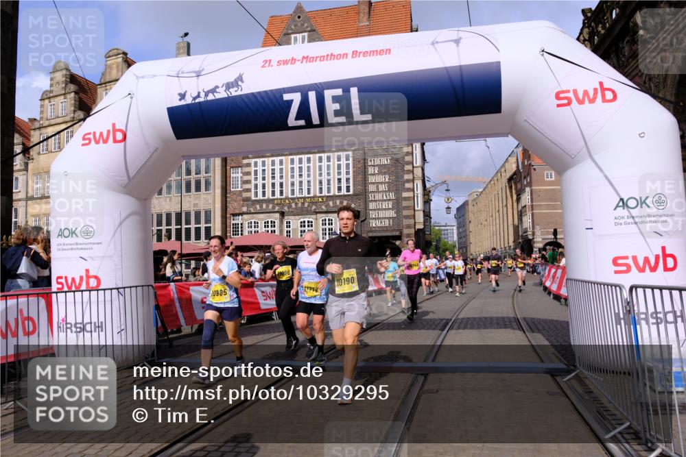 13.09.2026 - 21. swb-Marathon Bremen Tim E. http://msf.ph/oto/10329295 13.09.2026 11:03:00 Ziel 10190, 10296, 10633, 10783, 10945, 10954, 10955, 10985, 11096, 11107, 11261, 11508, 11554, 11564, 11662, 11701, 11719, 11730, 11776, 11785, 11945, 12071, 12154, 12247, 12252, 12429, 12451, 12489 meine-sportfotos.de