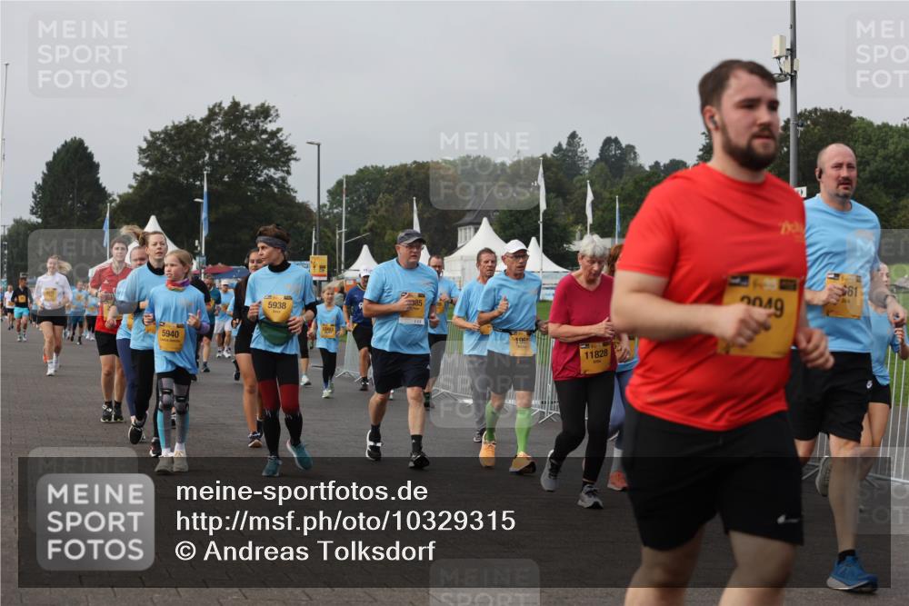 13.09.2026 - Kiel Lauf Andreas Tolksdorf http://msf.ph/oto/10329315 13.09.2026 09:30:36 Kiellinie 5940, 5938, 12463, 385, 1961, 11828, 2019, 61 meine-sportfotos.de