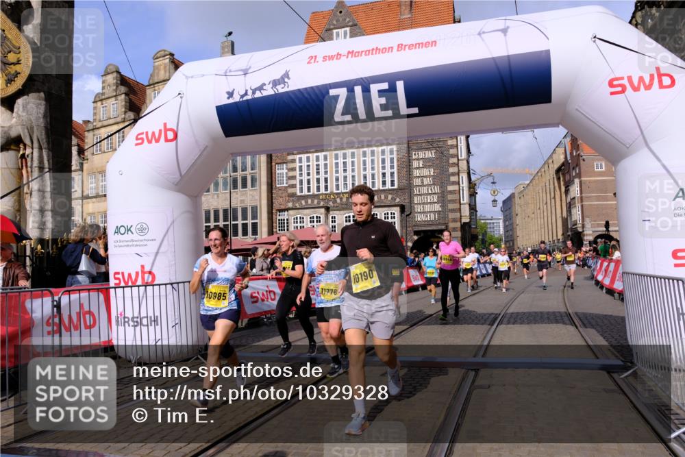 13.09.2026 - 21. swb-Marathon Bremen Tim E. http://msf.ph/oto/10329328 13.09.2026 11:03:00 Ziel 10190, 10296, 10633, 10783, 10945, 10954, 10955, 10985, 11096, 11107, 11261, 11508, 11554, 11564, 11662, 11701, 11719, 11730, 11776, 11785, 11945, 12071, 12154, 12247, 12252, 12429, 12451, 12489 meine-sportfotos.de