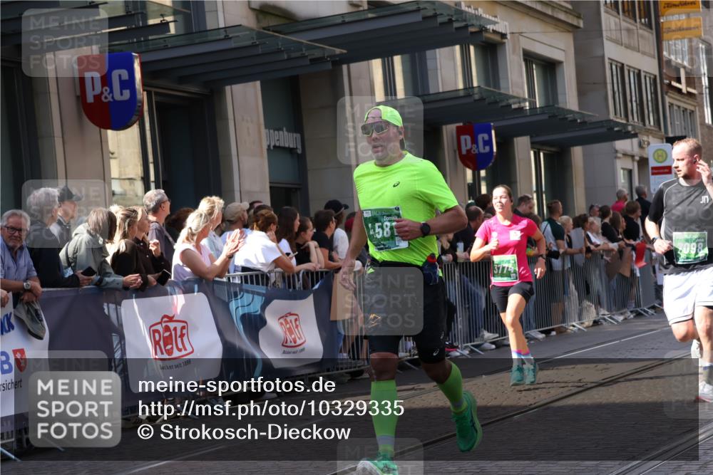 13.09.2026 - 21. swb-Marathon Bremen Strokosch-Dieckow http://msf.ph/oto/10329335 13.09.2026 13:21:37 Ziel 141, 148, 572, 1209, 2051, 2397, 3290, 3338, 3652, 3695, 3774, 3934, 4581, 4735, 5193, 6865, 6976, 7098, 8438, 8452, 8924, 8947, 9421, 9599, 9839, 10120, 1130, 1254, 2088, 2570, 2904, 3120, 3202, 3435, 3534, 3655, 3930, 4165, 4234, 4445, 4484, 4519, 5542, 6862, 7176, 8184, 8270, 8384, 8730, 8923, 9048, 9059, 9514, 9722, 9900, 13145 meine-sportfotos.de