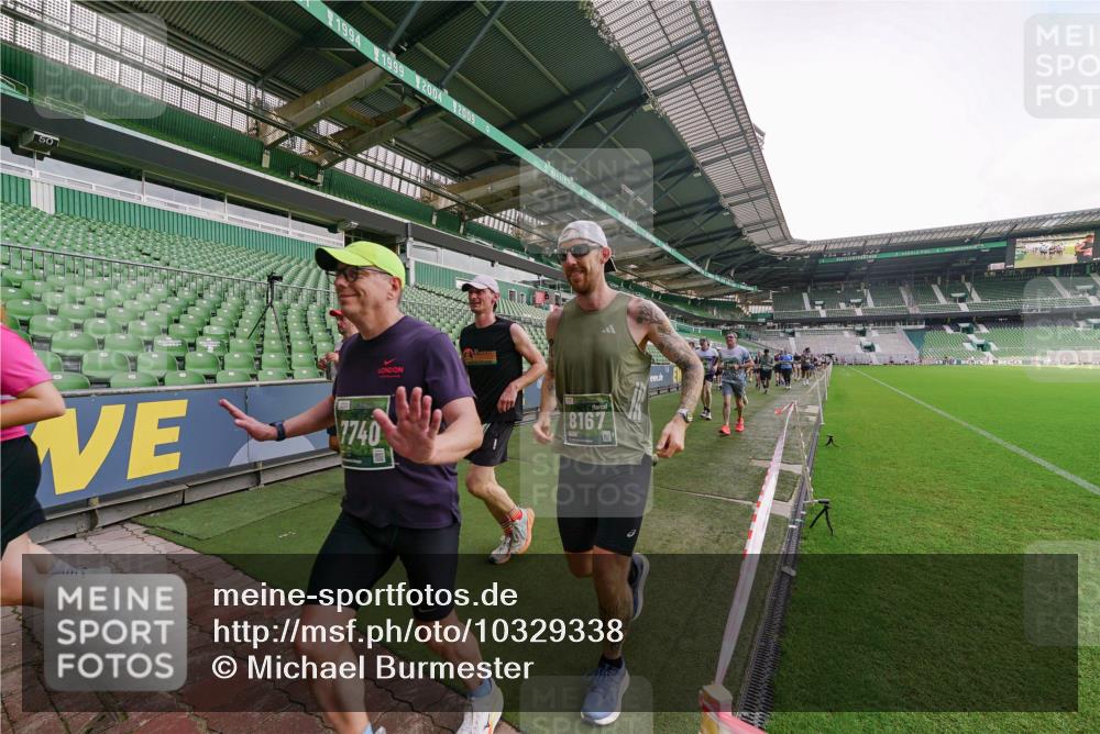 13.09.2026 - 21. swb-Marathon Bremen Michael Burmester http://msf.ph/oto/10329338 13.09.2026 13:35:51 Laufen im Stadion 170, 193, 368, 462, 491, 496, 657, 1015, 1280, 1321, 1396, 1432, 1553, 1560, 1607, 1726, 1762, 1784, 1887, 1934, 1965, 1974, 1977, 1992, 2335, 2338, 2578, 2650, 2688, 2789, 2791, 2894, 2933, 3090, 3161, 3169, 3178, 3179, 3191, 3406, 3408, 3463, 3472, 3498, 3547, 3555, 3570, 3573, 3588, 3640, 3660, 3801, 3839, 3904, 3914, 3985, 4145, 4200, 4290, 4464, 4500, 4546, 4561, 4801, 4880, 4967, 5000, 5034, 5151, 5332, 5461, 5818 meine-sportfotos.de