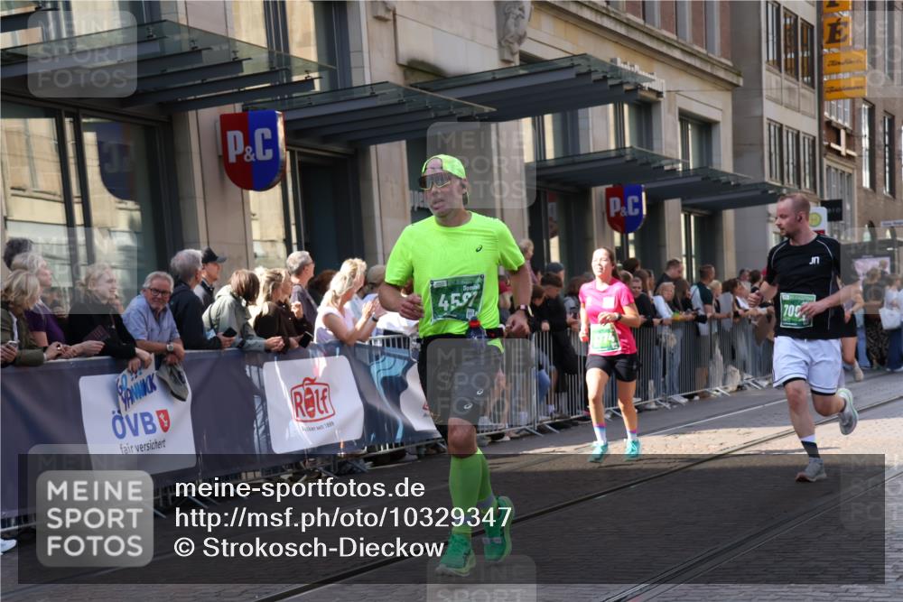13.09.2026 - 21. swb-Marathon Bremen Strokosch-Dieckow http://msf.ph/oto/10329347 13.09.2026 13:21:37 Ziel 141, 148, 572, 1209, 2051, 2397, 3290, 3338, 3652, 3695, 3774, 3934, 4581, 4735, 5193, 6865, 6976, 7098, 8438, 8452, 8924, 8947, 9421, 9599, 9839, 10120, 1130, 1254, 2088, 2570, 2904, 3120, 3202, 3435, 3534, 3655, 3930, 4165, 4234, 4445, 4484, 4519, 5542, 6862, 7176, 8184, 8270, 8384, 8730, 8923, 9048, 9059, 9514, 9722, 9900, 13145 meine-sportfotos.de
