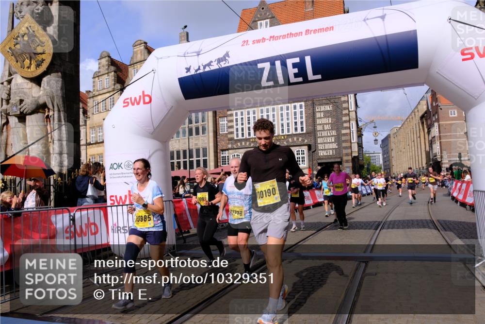 13.09.2026 - 21. swb-Marathon Bremen Tim E. http://msf.ph/oto/10329351 13.09.2026 11:03:01 Ziel 10190, 10296, 10633, 10783, 10945, 10954, 10955, 10985, 11096, 11107, 11261, 11554, 11564, 11662, 11701, 11719, 11730, 11776, 11785, 11945, 12071, 12154, 12247, 12252, 12429, 12451, 12465, 12489 meine-sportfotos.de