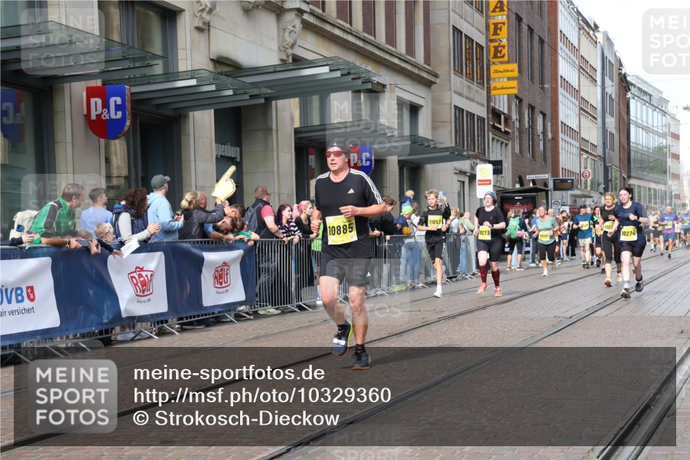 13.09.2026 - 21. swb-Marathon Bremen Strokosch-Dieckow http://msf.ph/oto/10329360 13.09.2026 11:02:15 Ziel 10153, 10154, 10190, 10273, 10274, 10278, 10338, 10738, 10885, 10985, 11096, 11137, 11261, 11505, 11508, 11526, 11554, 11662, 11776, 11853, 11890, 11945, 12154, 12169, 12252, 12429, 12451, 12489, 10173, 10257, 10331, 10439, 10473, 10500, 10617, 10636, 10803, 10817, 10915, 10924, 10943, 11249, 11268, 11436, 11576, 11811, 11853, 11859, 11886, 12016, 12042, 12094, 12095, 12134, 12135, 12145, 12360, 12412, 12437, 12506 meine-sportfotos.de