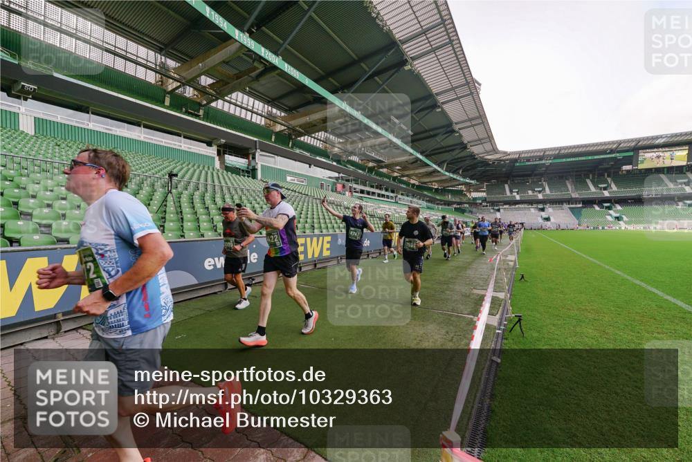 13.09.2026 - 21. swb-Marathon Bremen Michael Burmester http://msf.ph/oto/10329363 13.09.2026 13:35:55 Laufen im Stadion 170, 193, 368, 462, 491, 496, 657, 1015, 1280, 1321, 1396, 1432, 1553, 1560, 1726, 1762, 1784, 1887, 1934, 1965, 1974, 1977, 1992, 2335, 2338, 2578, 2639, 2650, 2688, 2789, 2791, 2894, 2933, 3090, 3161, 3169, 3178, 3179, 3191, 3299, 3406, 3408, 3463, 3472, 3498, 3555, 3570, 3573, 3588, 3640, 3801, 3839, 3904, 3914, 3985, 4145, 4200, 4290, 4464, 4500, 4546, 4561, 4801, 4880, 4967, 5000, 5034, 5151, 5182, 5332, 5461, 5679, 5818 meine-sportfotos.de