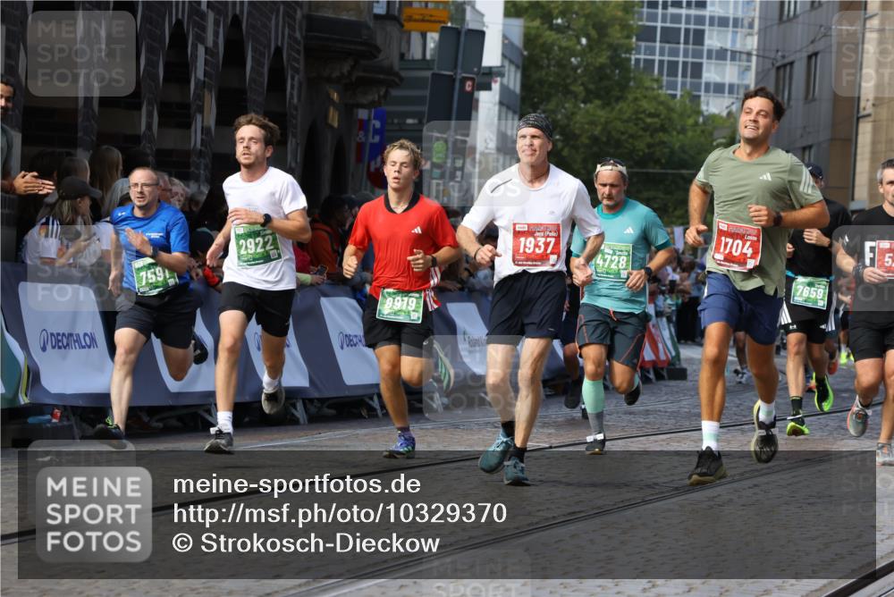 13.09.2026 - 21. swb-Marathon Bremen Strokosch-Dieckow http://msf.ph/oto/10329370 13.09.2026 13:14:12 Ziel 524, 670, 683, 1704, 1707, 1937, 2422, 2824, 3236, 3413, 5443, 5610, 6451, 7210, 7283, 7707, 9426, 9635, 9884, 107, 469, 1125, 1542, 2043, 2084, 2203, 2913, 2922, 3545, 4452, 4728, 5836, 5986, 6130, 7591, 7659, 7826, 8456, 8919, 9783 meine-sportfotos.de