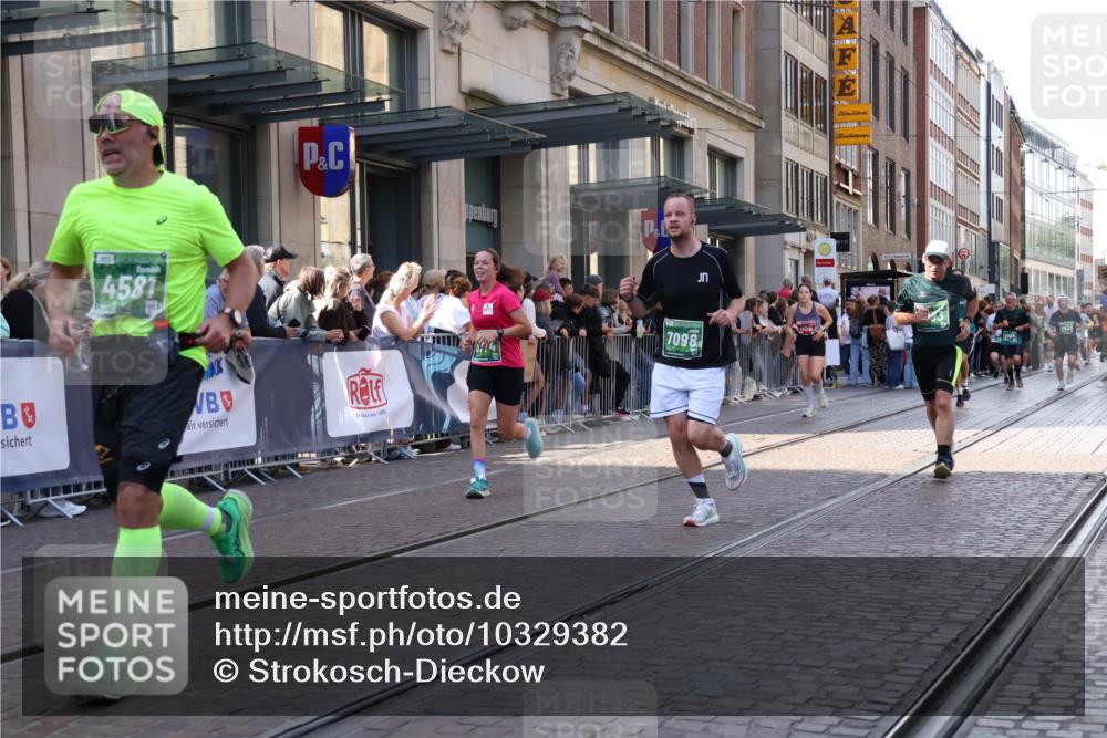 13.09.2026 - 21. swb-Marathon Bremen Strokosch-Dieckow http://msf.ph/oto/10329382 13.09.2026 13:21:38 Ziel 141, 148, 572, 1209, 2051, 2397, 3290, 3338, 3652, 3695, 3774, 3934, 4581, 4735, 5193, 6865, 6976, 7098, 8438, 8452, 8924, 8947, 9421, 9599, 9839, 10120, 1130, 1254, 2088, 2397, 2570, 2904, 3120, 3202, 3435, 3534, 3655, 3695, 3930, 4165, 4234, 4445, 4484, 4519, 5542, 6862, 6865, 7176, 8184, 8270, 8384, 8730, 8923, 9048, 9059, 9514, 9722, 9900, 13145 meine-sportfotos.de