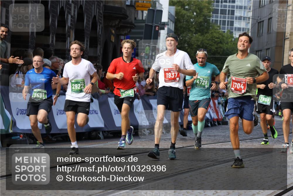 13.09.2026 - 21. swb-Marathon Bremen Strokosch-Dieckow http://msf.ph/oto/10329396 13.09.2026 13:14:12 Ziel 524, 670, 683, 1704, 1707, 1937, 2422, 2824, 3236, 3413, 5443, 5610, 6451, 7210, 7283, 7707, 9426, 9635, 9884, 107, 469, 1125, 1542, 2043, 2084, 2203, 2913, 2922, 3545, 4452, 4728, 5836, 5986, 6130, 7591, 7659, 7826, 8456, 8919, 9783 meine-sportfotos.de