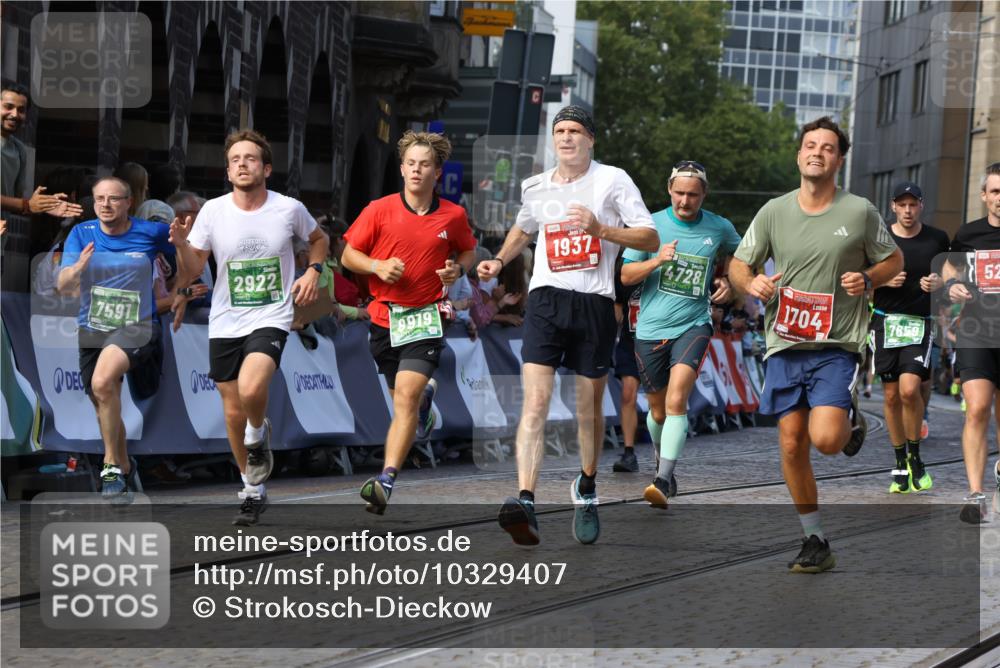 13.09.2026 - 21. swb-Marathon Bremen Strokosch-Dieckow http://msf.ph/oto/10329407 13.09.2026 13:14:12 Ziel 524, 670, 683, 1704, 1707, 1937, 2422, 2824, 3236, 3413, 5443, 5610, 6451, 7210, 7283, 7707, 9426, 9635, 9884, 107, 469, 1125, 1542, 2043, 2084, 2203, 2913, 2922, 3545, 4452, 4728, 5836, 5986, 6130, 7591, 7659, 7826, 8456, 8919, 9783 meine-sportfotos.de