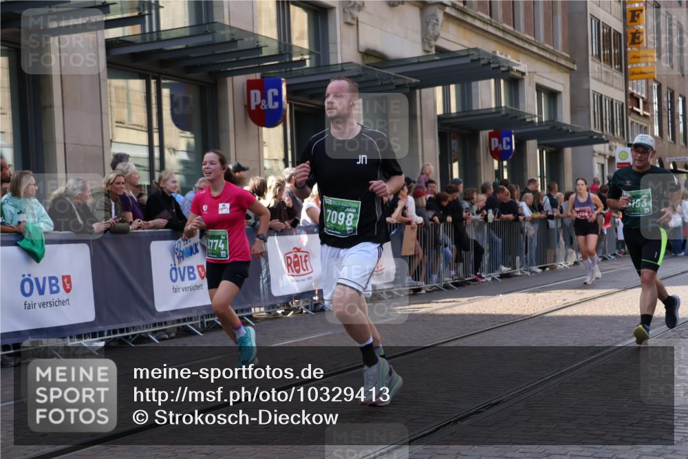 13.09.2026 - 21. swb-Marathon Bremen Strokosch-Dieckow http://msf.ph/oto/10329413 13.09.2026 13:21:39 Ziel 141, 148, 572, 1209, 2051, 3290, 3338, 3652, 3774, 3934, 4581, 4735, 5193, 6976, 7098, 8438, 8452, 8924, 8947, 9421, 9599, 9839, 10120, 1130, 1254, 2088, 2397, 2570, 2904, 3120, 3202, 3290, 3435, 3534, 3655, 3695, 3930, 4165, 4234, 4445, 4484, 4519, 5542, 6862, 6865, 7176, 8184, 8270, 8384, 8730, 8923, 9048, 9059, 9514, 9722, 9900, 13145 meine-sportfotos.de