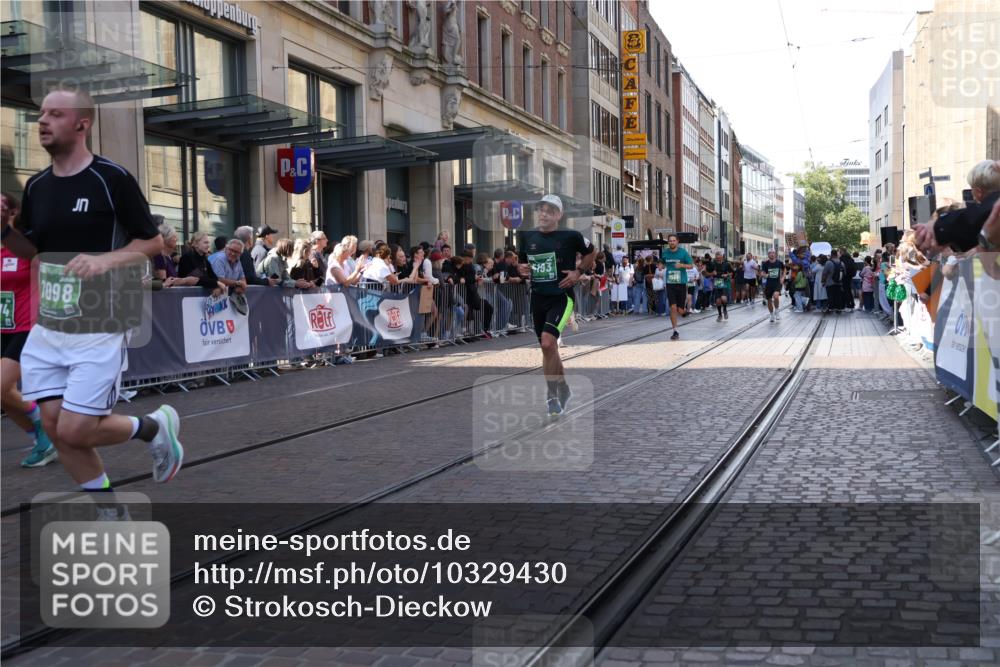 13.09.2026 - 21. swb-Marathon Bremen Strokosch-Dieckow http://msf.ph/oto/10329430 13.09.2026 13:21:40 Ziel 141, 148, 572, 1209, 1645, 2051, 3021, 3338, 3652, 3774, 3934, 4581, 4735, 5193, 6976, 7098, 8438, 8452, 8924, 8947, 9421, 9599, 9839, 10120, 1130, 1254, 2088, 2397, 2570, 2904, 3120, 3202, 3290, 3435, 3655, 3695, 3930, 4165, 4234, 4445, 4484, 4519, 5542, 6862, 6865, 7176, 8184, 8270, 8384, 8730, 8923, 9048, 9059, 9514, 9722, 9900, 13145 meine-sportfotos.de