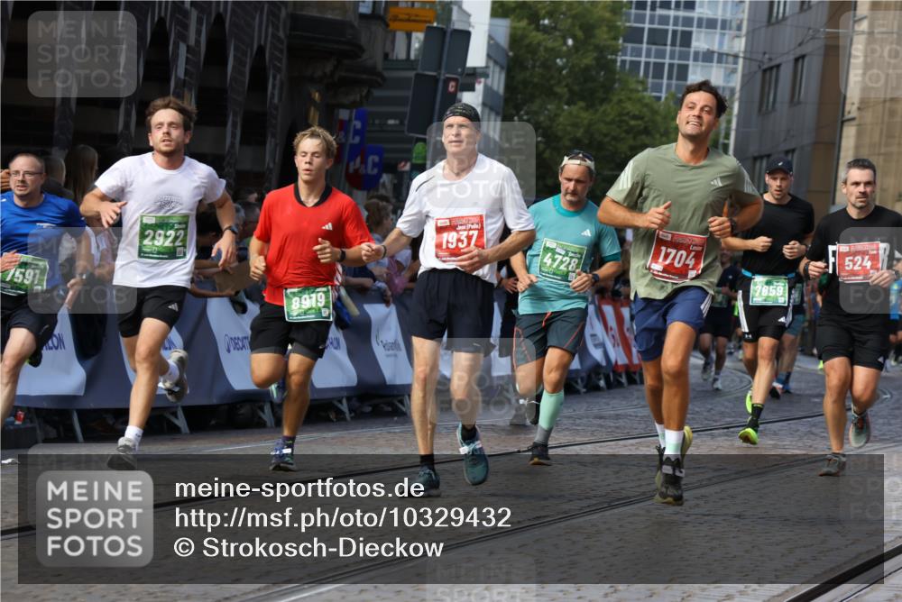 13.09.2026 - 21. swb-Marathon Bremen Strokosch-Dieckow http://msf.ph/oto/10329432 13.09.2026 13:14:12 Ziel 524, 670, 683, 1704, 1707, 1937, 2422, 2824, 3236, 3413, 5443, 5610, 6451, 7210, 7283, 7707, 9426, 9635, 9884, 107, 469, 1125, 1542, 2043, 2084, 2203, 2913, 2922, 3545, 4452, 4728, 5836, 5986, 6130, 7591, 7659, 7826, 8456, 8919, 9783 meine-sportfotos.de