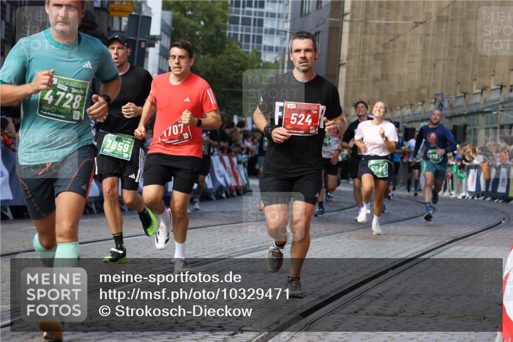 13.09.2026 - 21. swb-Marathon Bremen Strokosch-Dieckow http://msf.ph/oto/10329471 13.09.2026 13:14:15 Ziel 524, 670, 683, 1433, 1613, 1704, 1707, 1937, 2422, 2701, 2824, 3236, 5443, 5593, 5610, 6451, 7210, 7283, 7435, 8118, 9426, 9635, 9884, 10105, 107, 376, 469, 1043, 1125, 1492, 1814, 2043, 2203, 2913, 3085, 3545, 4452, 5794, 5836, 5986, 6130, 6506, 7117, 7659, 7826, 8456, 9783, 9868 meine-sportfotos.de