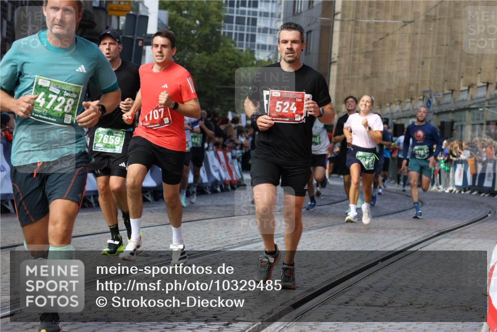 13.09.2026 - 21. swb-Marathon Bremen Strokosch-Dieckow http://msf.ph/oto/10329485 13.09.2026 13:14:15 Ziel 524, 670, 683, 1433, 1613, 1704, 1707, 1937, 2422, 2701, 2824, 3236, 5443, 5593, 5610, 6451, 7210, 7283, 7435, 8118, 9426, 9635, 9884, 10105, 107, 376, 469, 1043, 1125, 1492, 1814, 2043, 2203, 2913, 3085, 3545, 4452, 5794, 5836, 5986, 6130, 6506, 7117, 7659, 7826, 8456, 9783, 9868 meine-sportfotos.de