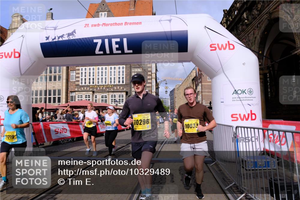 13.09.2026 - 21. swb-Marathon Bremen Tim E. http://msf.ph/oto/10329489 13.09.2026 11:03:05 Ziel 10190, 10296, 10633, 10783, 10945, 10954, 10955, 10985, 11096, 11107, 11261, 11564, 11662, 11697, 11701, 11719, 11730, 11776, 11785, 12071, 12154, 12247, 12429, 12451, 12465 meine-sportfotos.de
