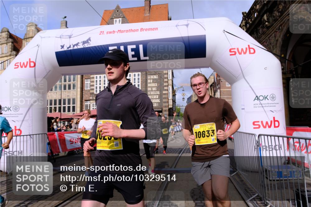 13.09.2026 - 21. swb-Marathon Bremen Tim E. http://msf.ph/oto/10329514 13.09.2026 11:03:05 Ziel 10190, 10296, 10633, 10783, 10945, 10954, 10955, 10985, 11096, 11107, 11261, 11564, 11662, 11697, 11701, 11719, 11730, 11776, 11785, 12071, 12154, 12247, 12429, 12451, 12465 meine-sportfotos.de